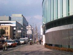 烏丸通りを北へ。京都国際マンガミュージアムが近くにあります。
