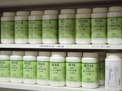 煎じ薬だけじゃなく、エキス剤や丸剤も充実。