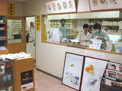 お客様にあうお薬を手作りしています。
