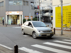 駅からも近く、わかりやすいところにあります。