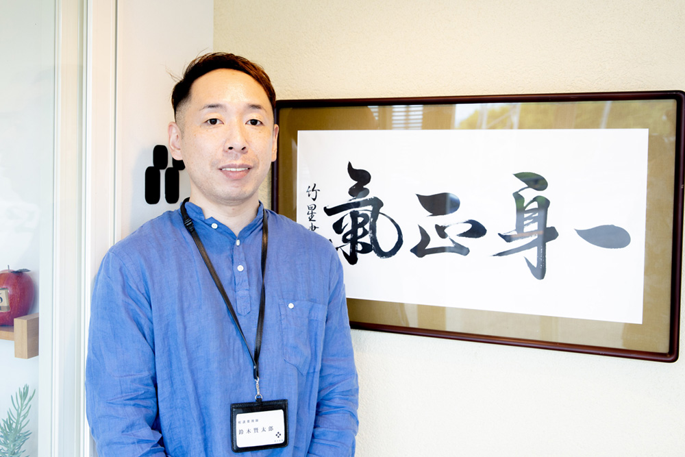 代表　鈴木 賢太郎