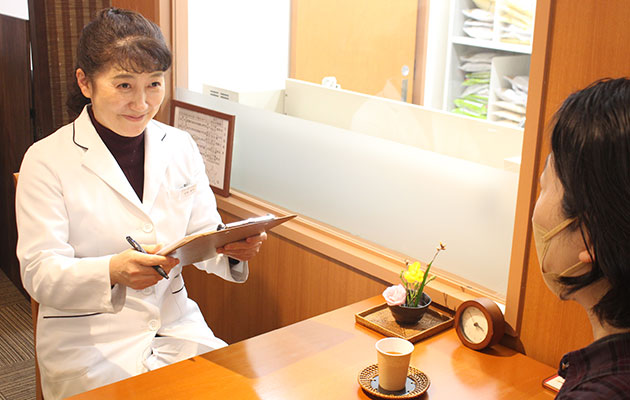 スタッフはすべて女性。 女性特有のデリケートなお悩み、生理、妊娠希望、更年期など、お気がねなくご相談ください