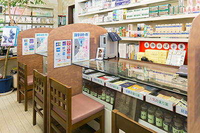  カウンターはブースで仕切られており、落ち着いてご相談頂けます。