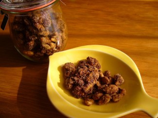 Recipe Image 松の実と胡桃の黒糖キャラメリゼ