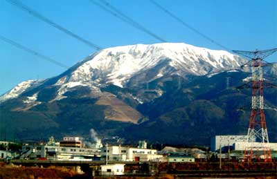 新幹線から見た伊吹山