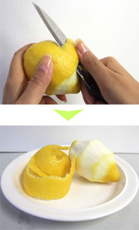 作り方1 レモンの皮をむく