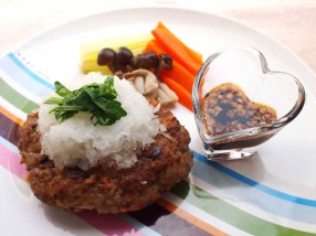 Recipe Image セロリおろしハンバーグ・豆腐とセロリの葉のスープ