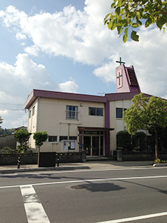 松江ルーテル教会とふなつそばの前にあります。